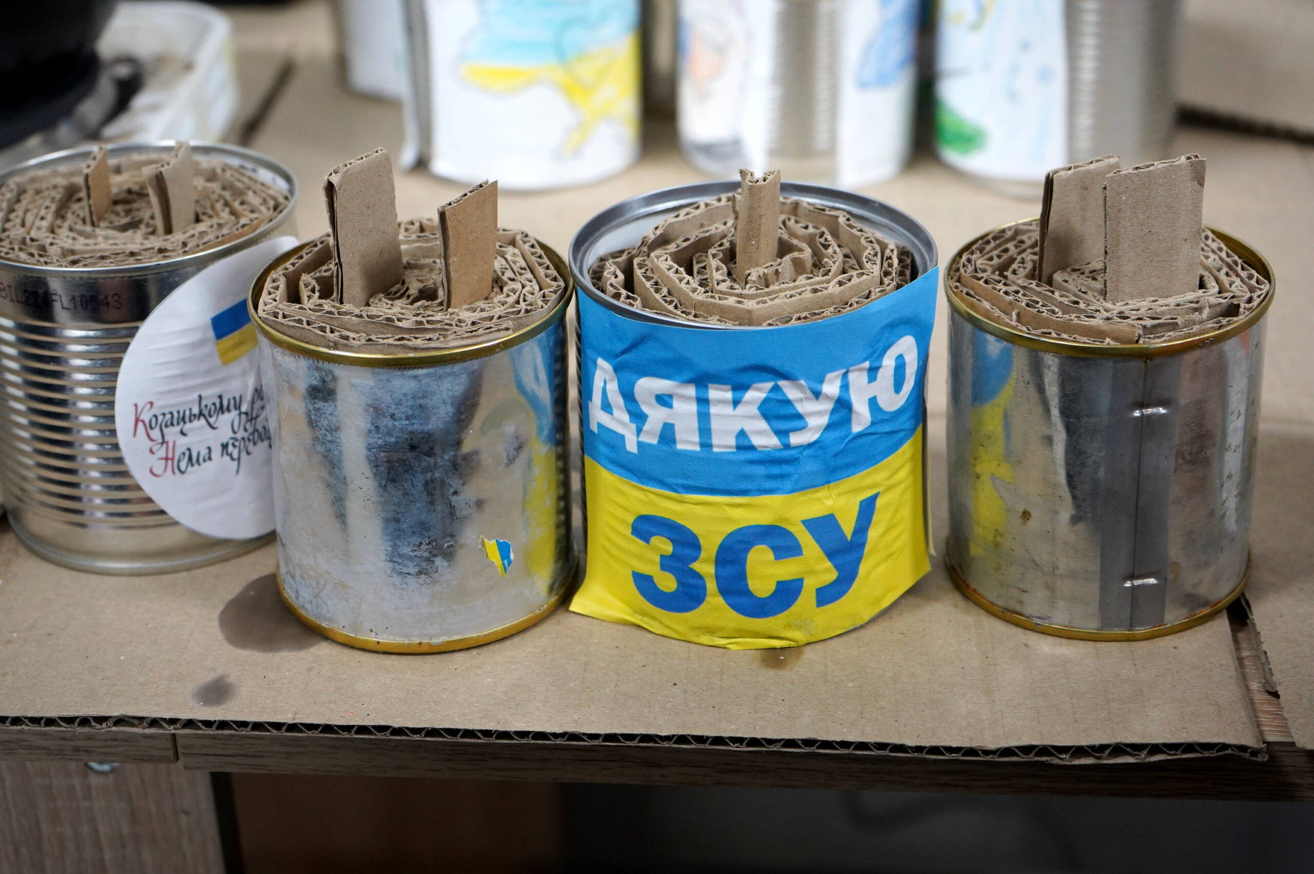 Тепло дитячих сердець: юні вінничани виготовляють окопні свічки