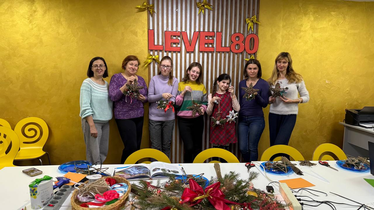 Вінничанки власноруч створювати символ Різдва