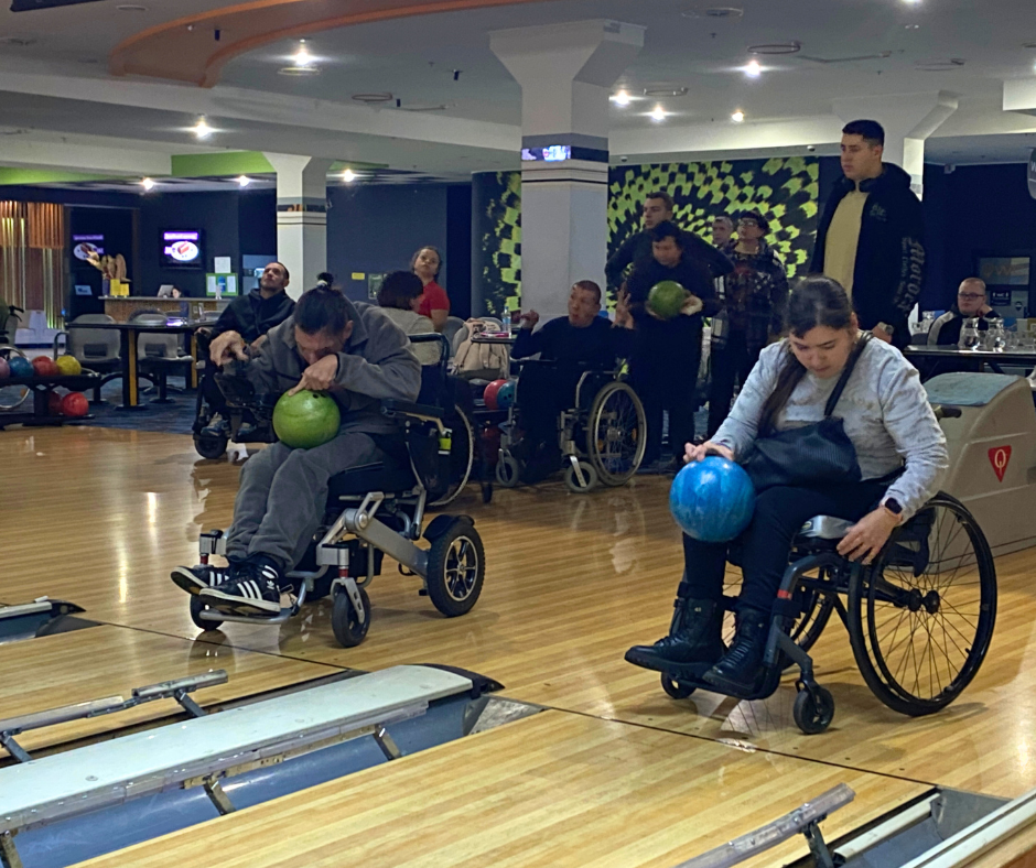 У Вінниці організували похід в боулінг для молоді з інвалідністю