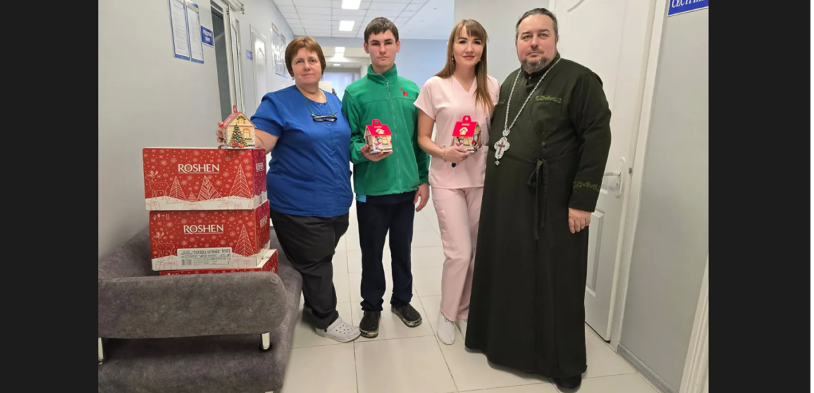 Капелани привітали військових у госпіталях