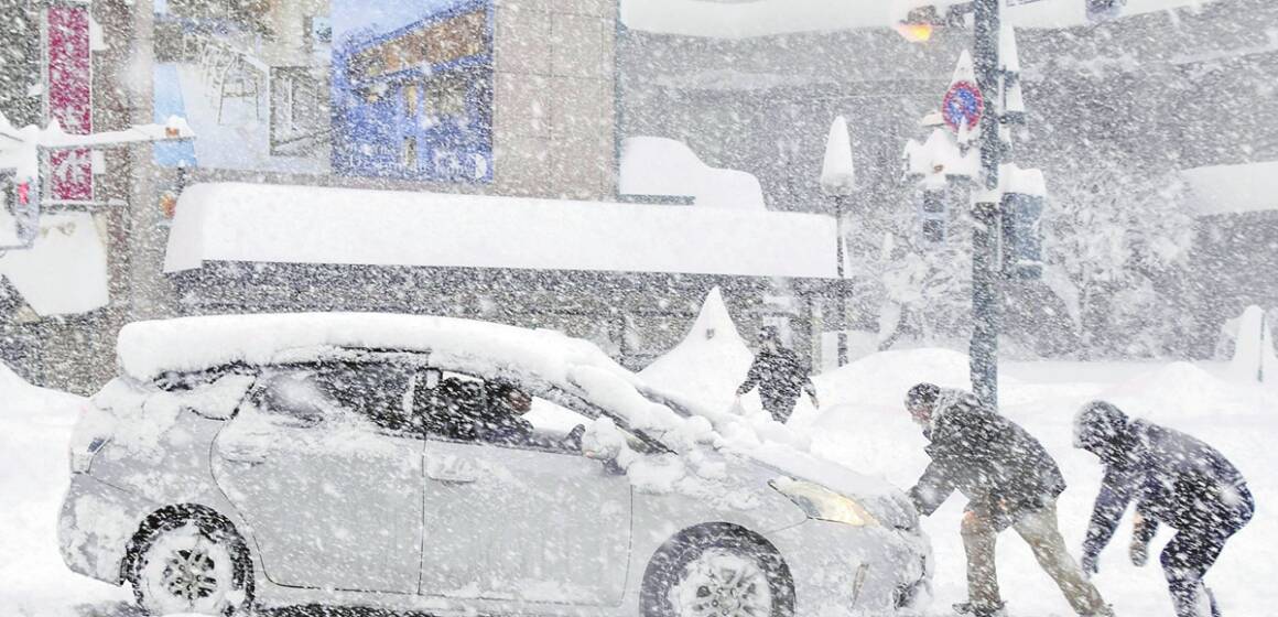 Heavy snow falls in Japan Вдень хуртовини та ожеледиця: погода на Вінниччині 8 січня