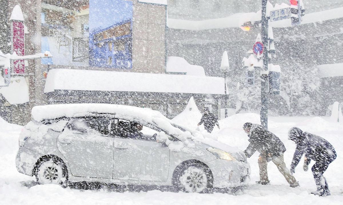 Вдень хуртовини та ожеледиця: погода на Вінниччині 8 січня