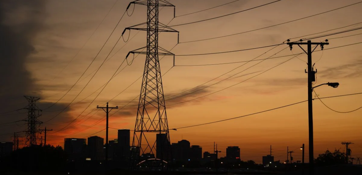 Енергетики закликають не вмикати потужні електроприлади одночасно