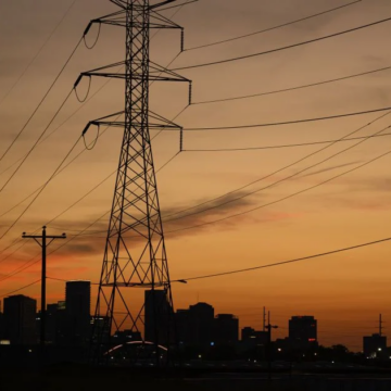 Енергетики закликають не вмикати потужні електроприлади одночасно