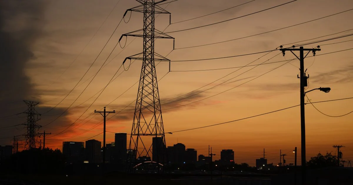 Енергетики закликають не вмикати потужні електроприлади одночасно