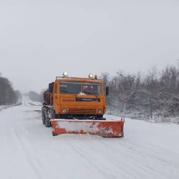 Дорожники забезпечили проїзд засніженими автошляхами Вінниччини