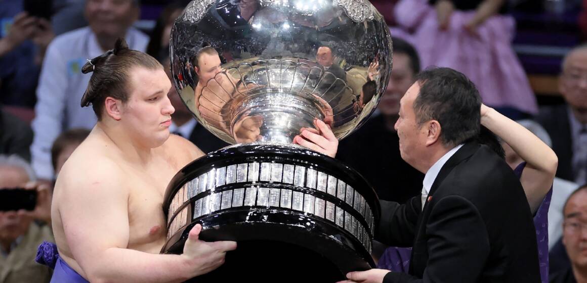 Відомий вінницький сумоїст став жертвою інтернет-шахраїв