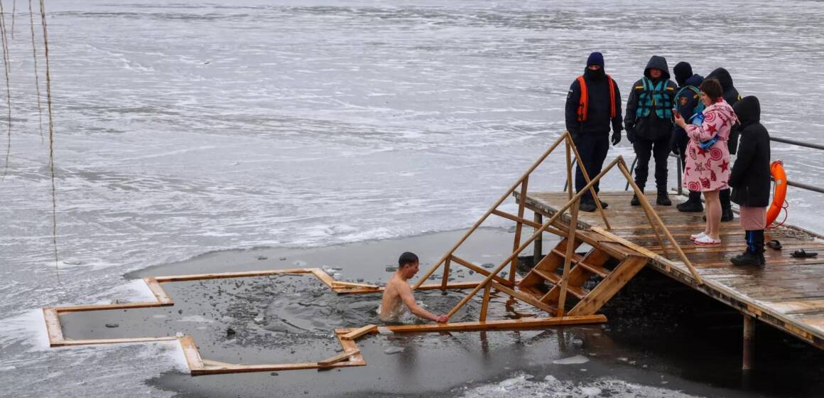 Напередодні Водохреща рятувальники закликають дотримуватися правил безпеки під час купання у водоймах