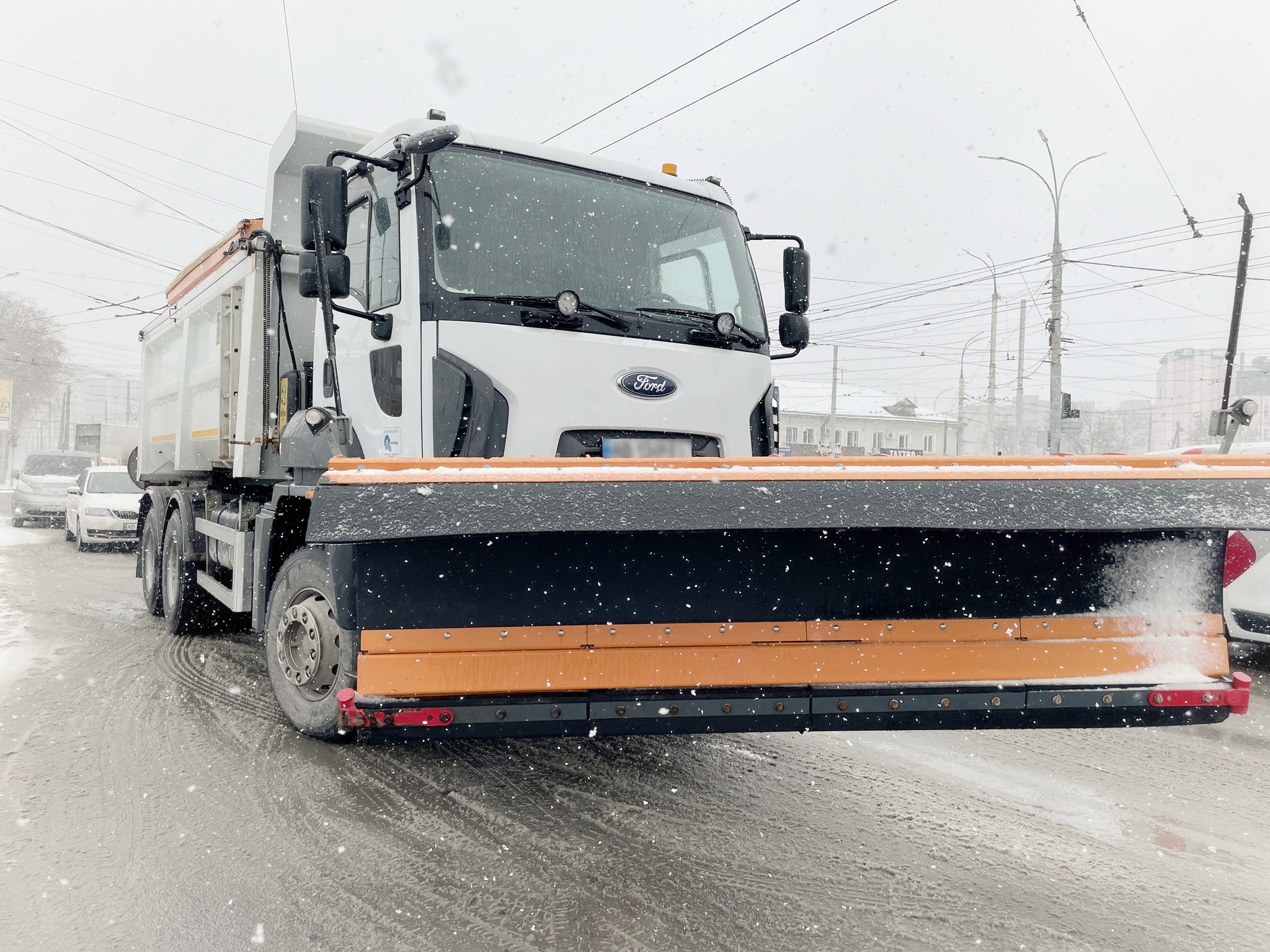 Снігопад у Вінниці: триває робота з очищення вулиць