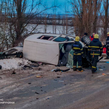 Зіткнення легковиків на Вінниччині: ушпиталено трьох людей
