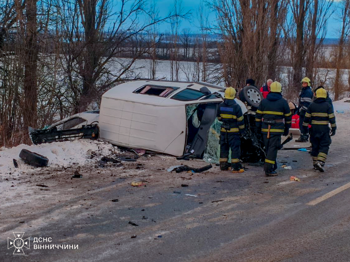 Зіткнення легковиків на Вінниччині: ушпиталено трьох людей