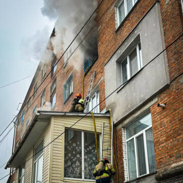 У Вінниці під час пожежі в багатоповерхівці рятувальники врятували двох дітей