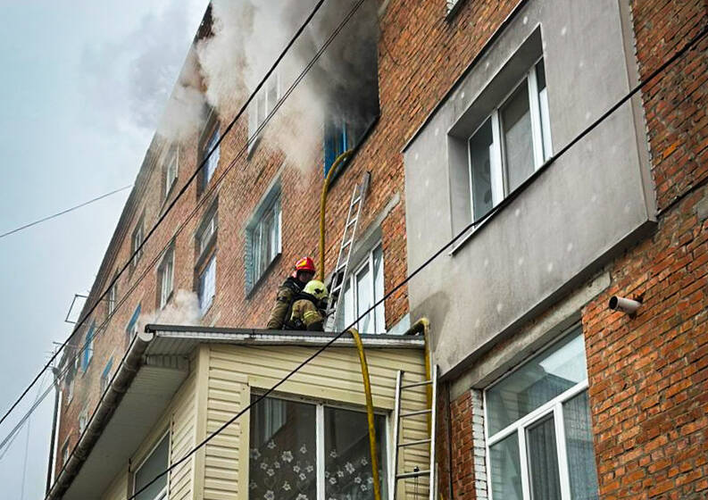 У Вінниці під час пожежі в багатоповерхівці рятувальники врятували двох дітей