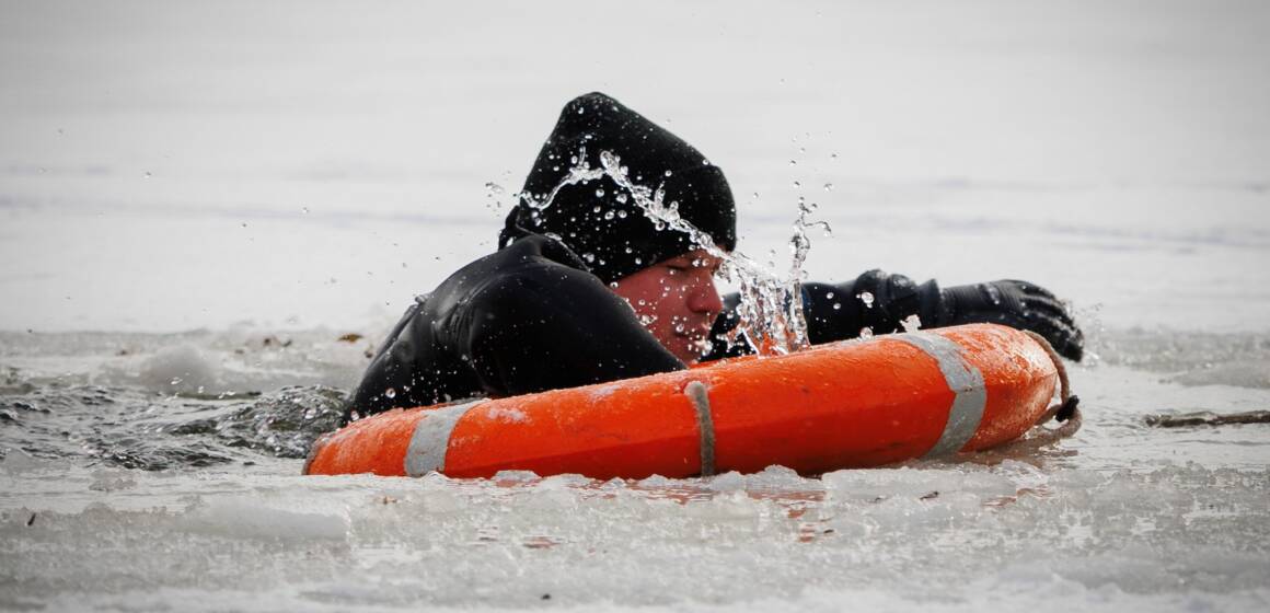 Вінницькі надзвичайники відзняли відеоінструкцію з порятунку на льоду