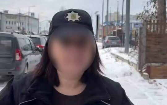 Оштрафували 19-річну вінничанку за незаконне використання поліцейської форми