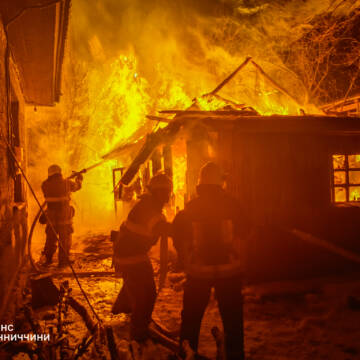 13 пожеж за добу: горіли авто, будинки та пансіонат для літніх людей