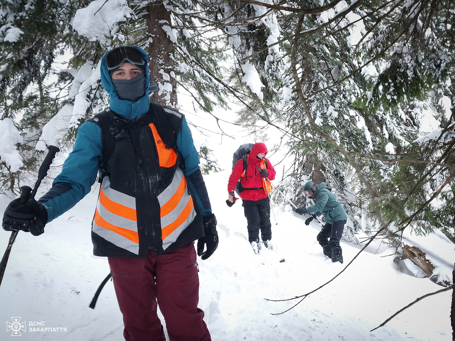 На Закарпатті врятували сноубордиста з Вінниці, який заблукав та застряг у снігу