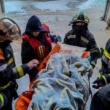 Дитина в замкненій квартирі та травмована бабуся: рятувальники тричі виїжджали на екстрені виклики