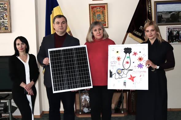 Вінницький педагогічний університет отримав перші автономні сонячні панелі