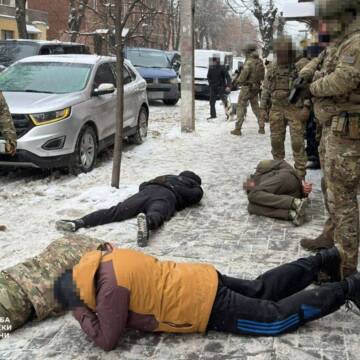 СБУ та Нацполіція викрили у Вінниці угруповання, що продавало ухилянтам фейкові посвідчення «добробату»
