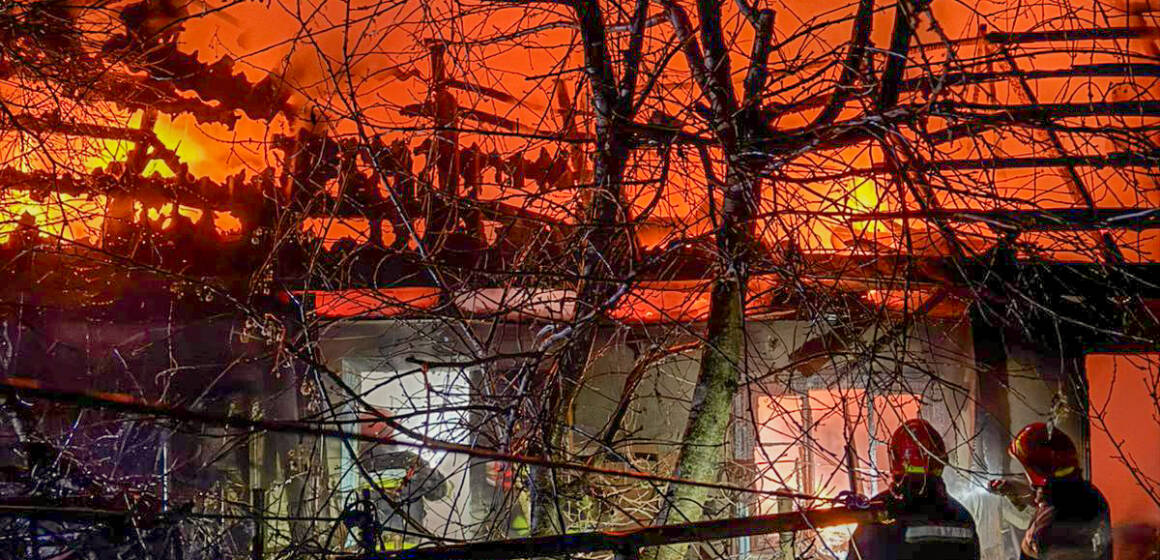 11 житлових будинків, супермаркет та дві автівки постраждали від вогню на Вінниччині