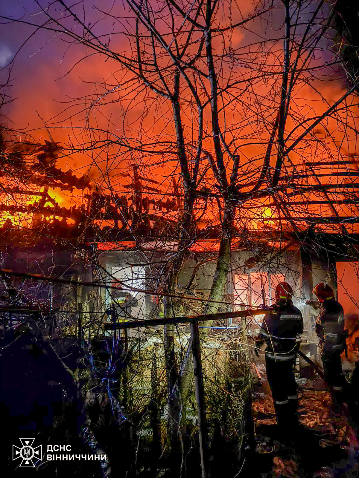 11 житлових будинків, супермаркет та дві автівки постраждали від вогню на Вінниччині