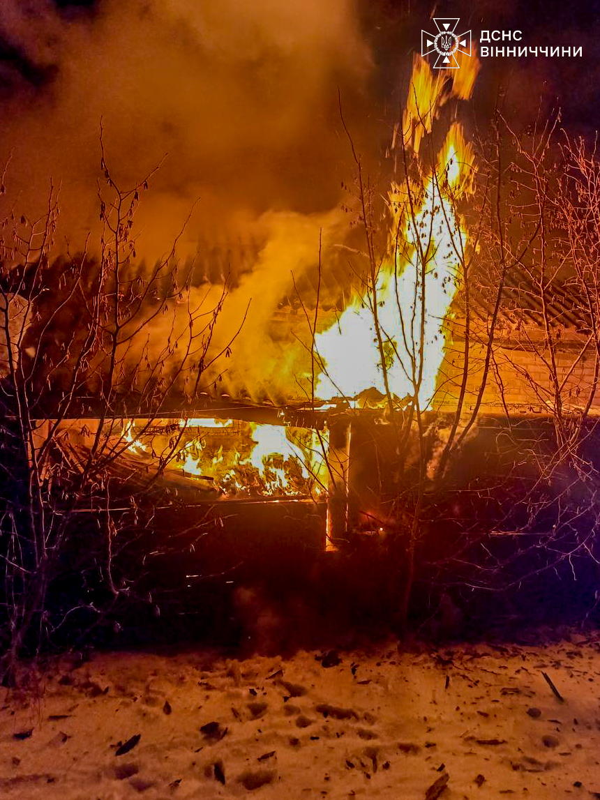 П’ятьох людей вивели з вогню: рятувальники Вінниччини ліквідували серію пожеж