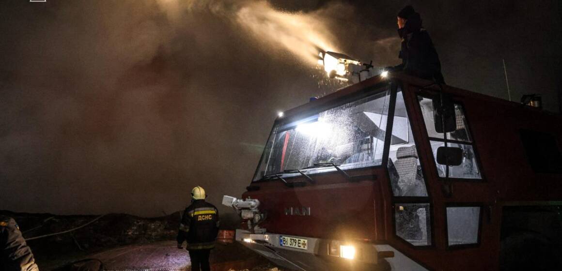 Володимир Зеленський про сотні дронів, балістику та тисячі людей без опалення після атаки РФ