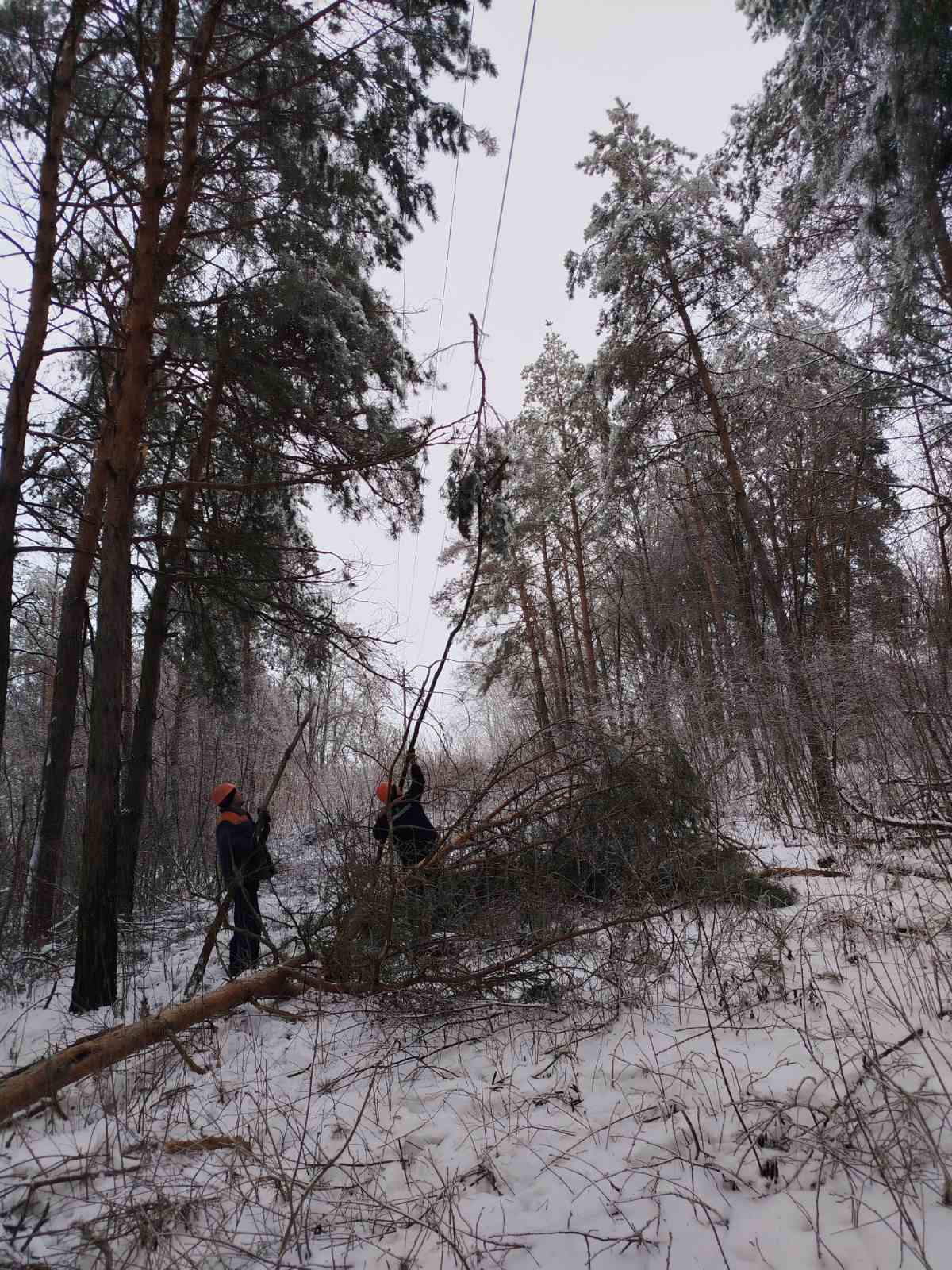 Гайсинські енергетики повернули світло у 36 населених пунктів