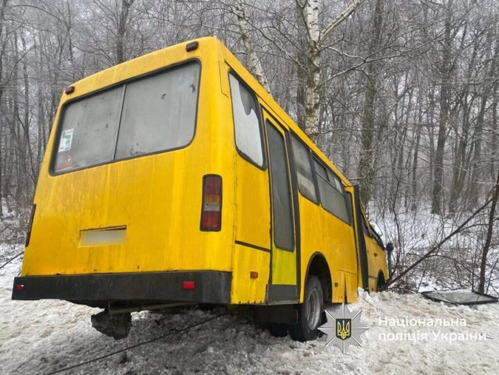 ДТП з рейсовим автобусом на Вінниччині: водій та пасажирка у лікарні