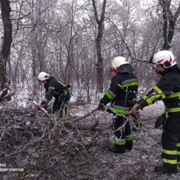 622434425_1373616168111269_6926855835747133816_n Ожеледиця тримає в напрузі: рятувальники Вінниччини 14 разів виїжджали на допомогу