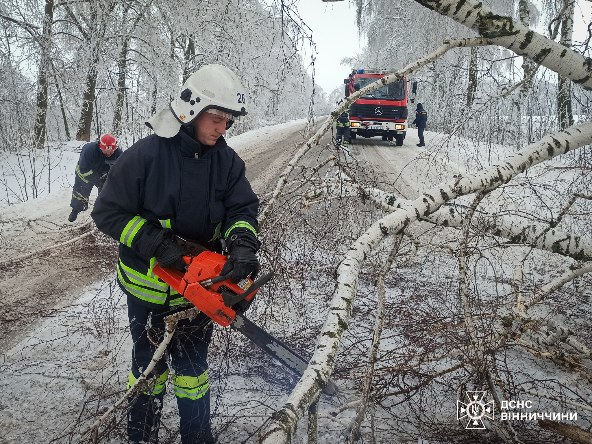 623811862_1374391678033718_3916037183387435405_n Наслідки негоди: рятувальники Вінниччини 14 разів виїжджали розчищати дороги від дерев