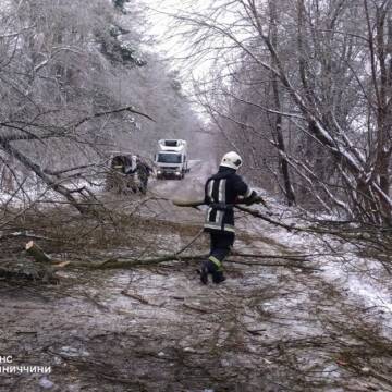 Рятувальники Вінниччини вісім разів виїжджали на розчищення доріг