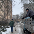 Друга доба боротьби з ожеледицею: у Вінниці до посипання дворів залучили сантехніків та адмінперсонал