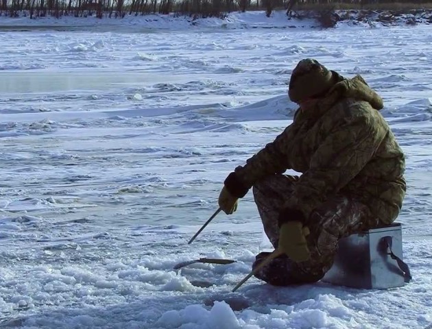 Смертельний азарт: на Південному Бузі рибалки ризикують життям (ВІДЕО)