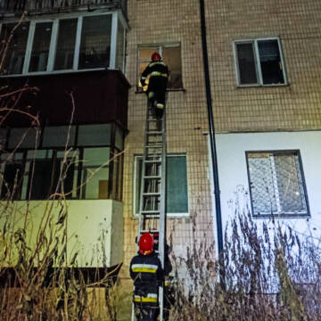 У Вінниці рятувальники допомогли двом літнім жінкам
