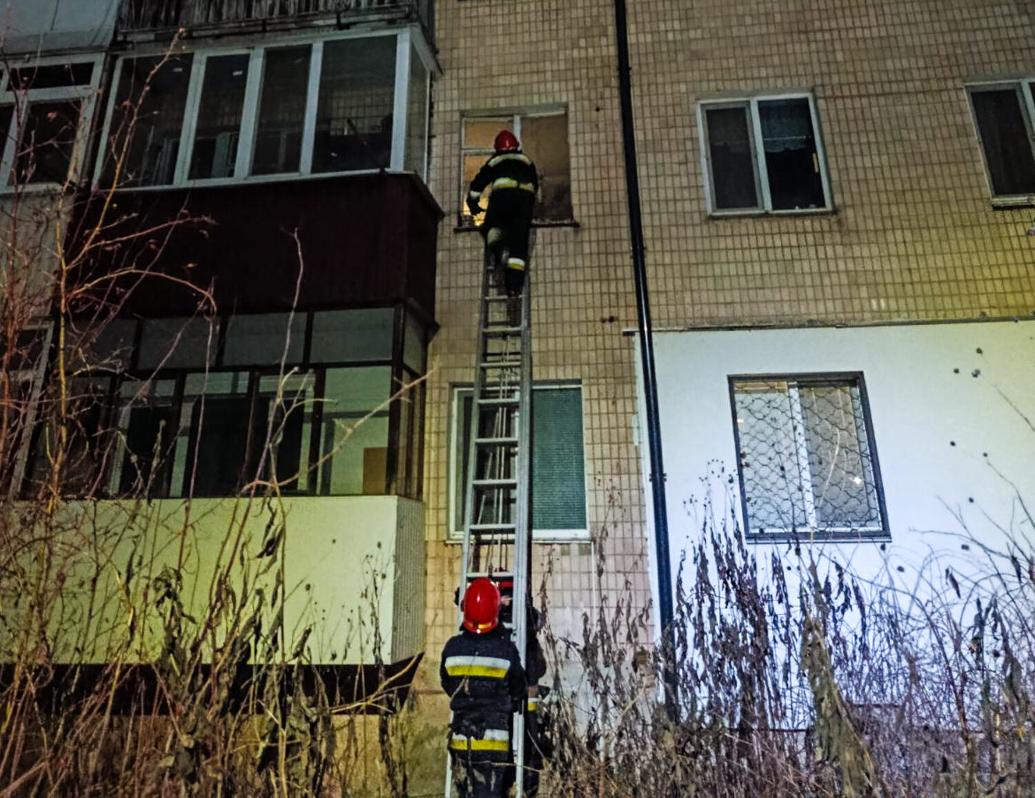 У Вінниці рятувальники допомогли двом літнім жінкам