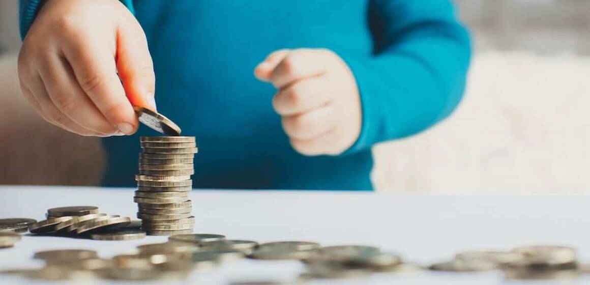 “єЯсла” в Україні: хто з батьків може отримувати 8 тисяч щомісяця