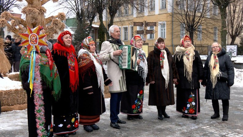 Різдвяні свята у Вінниці завершили обрядом обмолоту й спалення дідуха