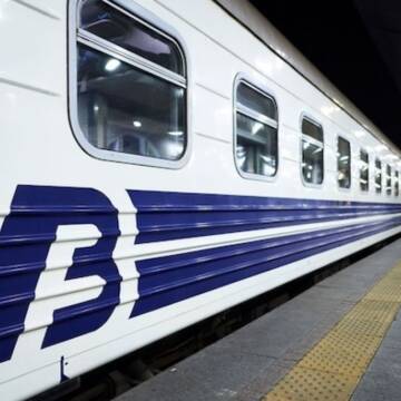 Через російський обстріл затримується понад 40 поїздів