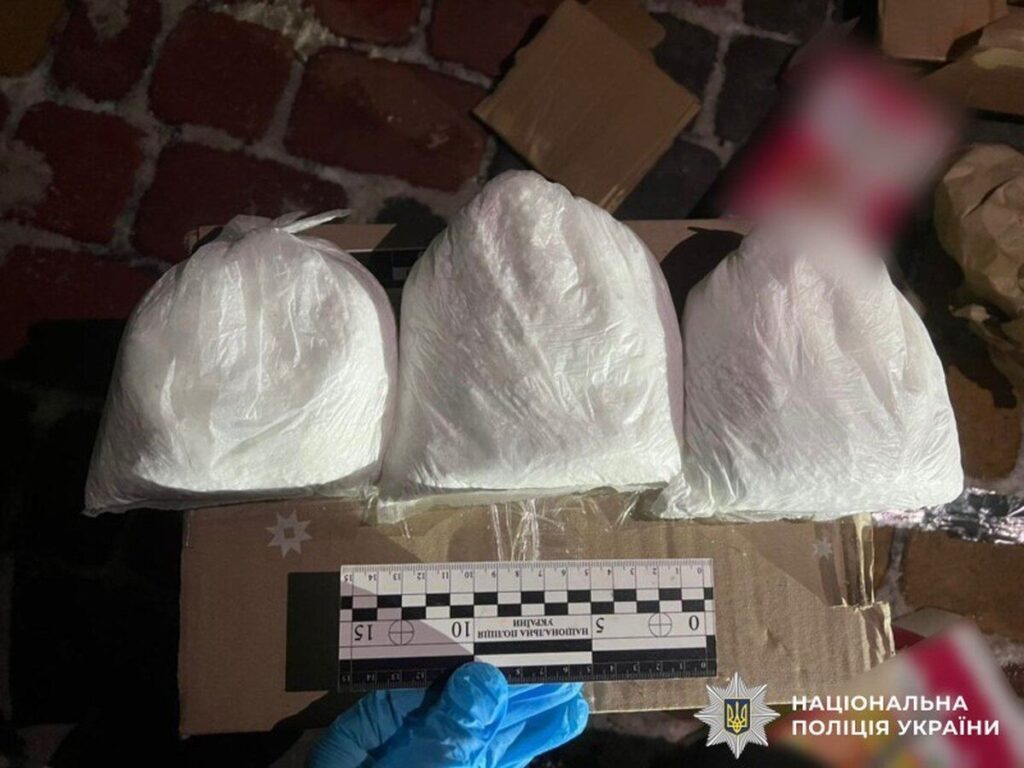 У Вінниці поліція викрила наркозбувача, який пересилав амфетамін через поштомати