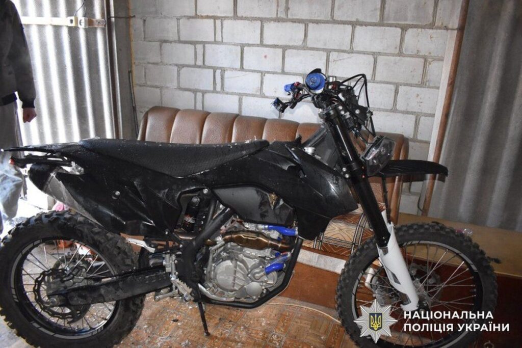Помста сусідові: на Вінниччині чоловік спалив мотоцикл односельця