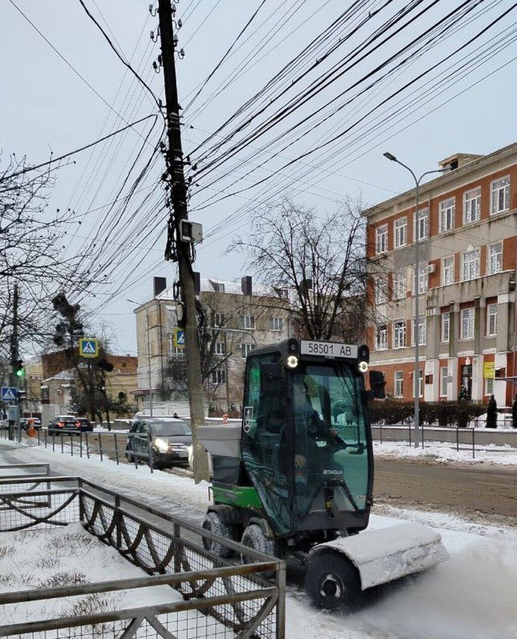 Вінницю очищають від снігу: залучили понад 50 одиниць спецтехніки