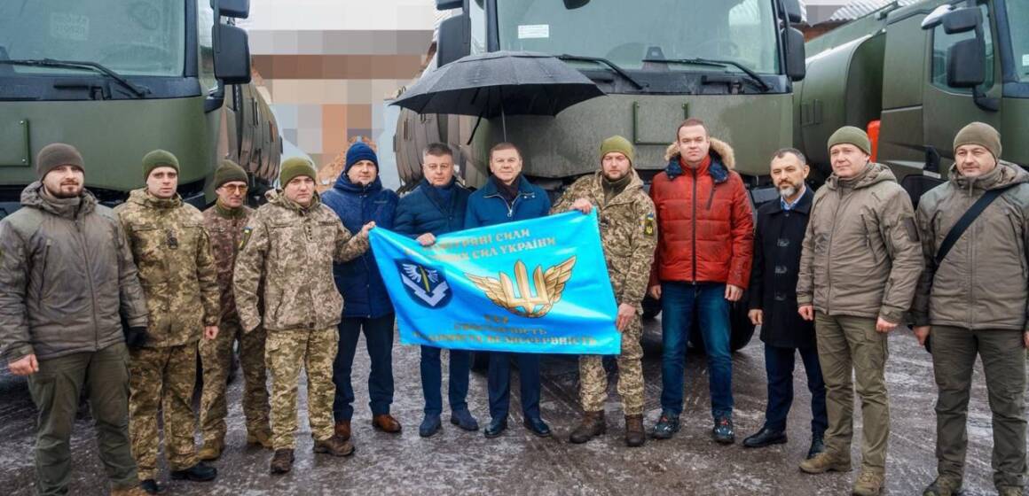 photo_5465364662217018562_y Міжрегіональний координаційний гуманітарний штаб передав підрозділу Повітряних Сил ЗСУ три сучасні паливозаправники