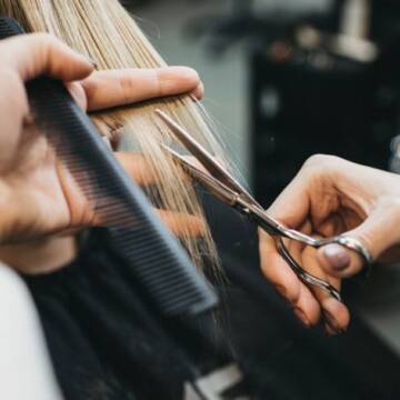 Безкоштовні стрижки для ВПО: у Вінниці стартувала благодійна акція