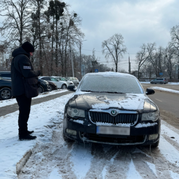 У Вінниці під час негоди посилили контроль за паркуванням авто