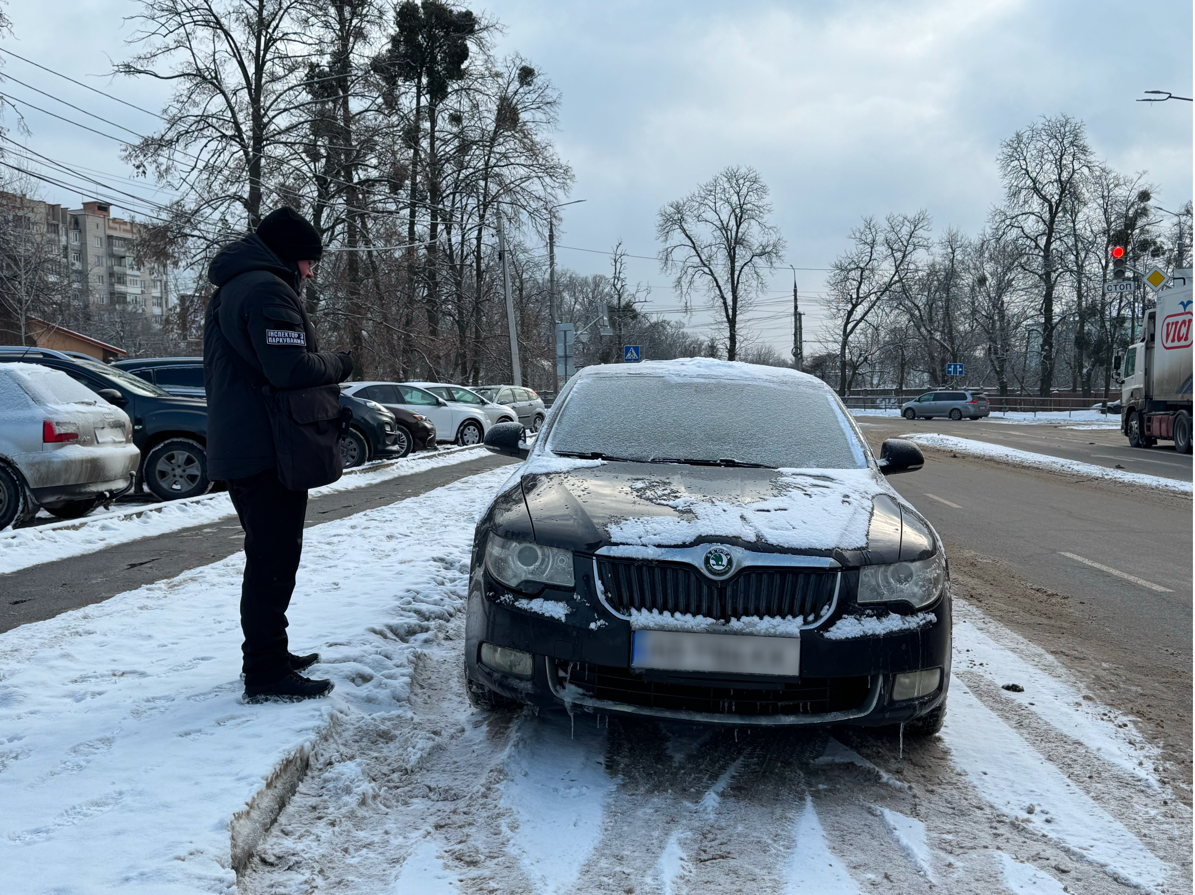 У Вінниці під час негоди посилили контроль за паркуванням авто