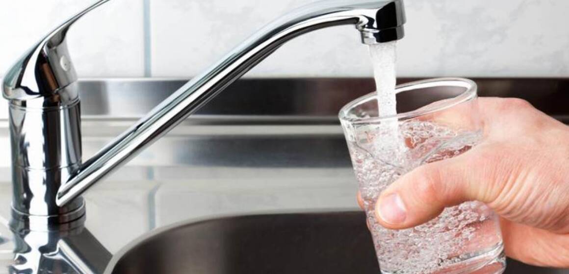 Чому вода у Вінниці має специфічний запах та як комунальники намагаються його усунути