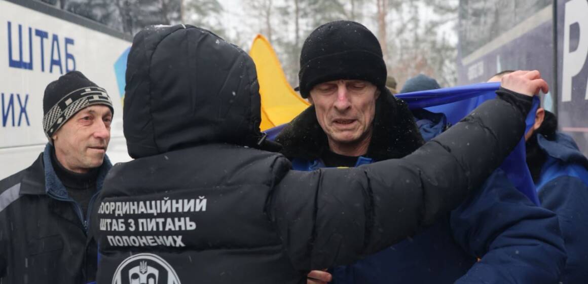 До України з російського полону сьогодні повернулися 157 громадян: військовослужбовці та цивільні