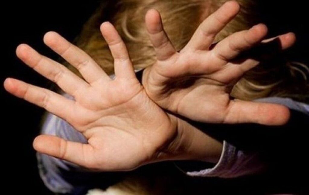 Попросила допомоги у поліції: у Гайсинському районі викрили вітчима-ґвалтівника